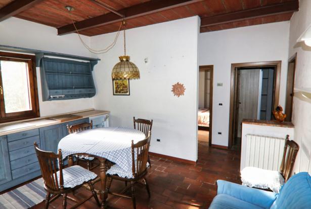 Reconnecting in a small Tuscan farmhouse 13