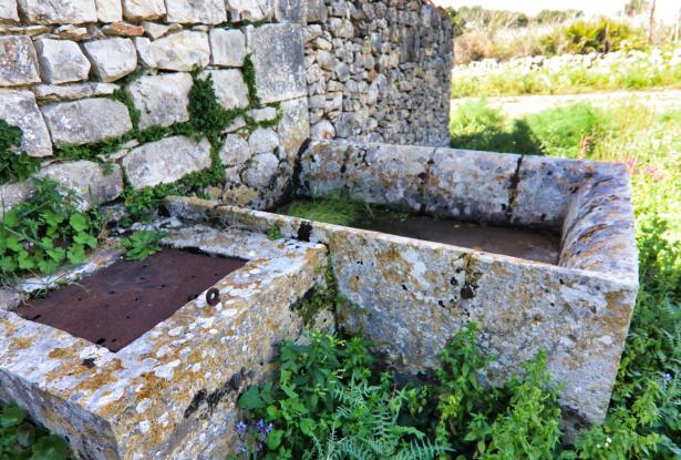 Scicli, stone farmhouse with land 13