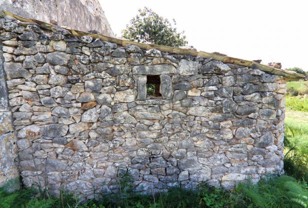 Scicli, stone farmhouse with land 11