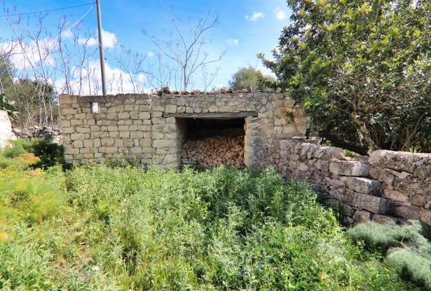Scicli, stone farmhouse with land 17