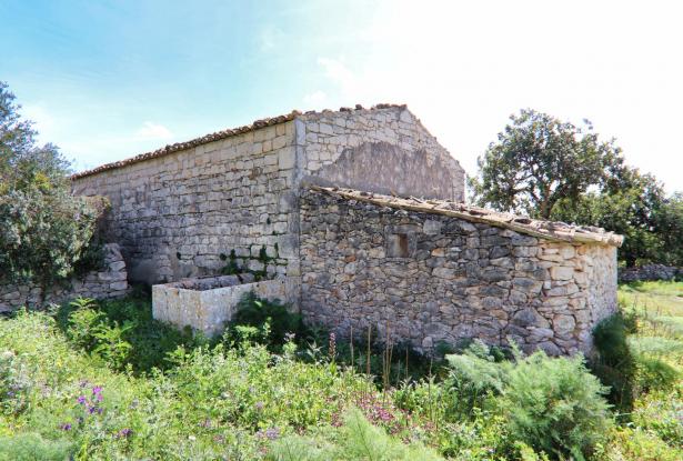 Scicli, stone farmhouse with land 10