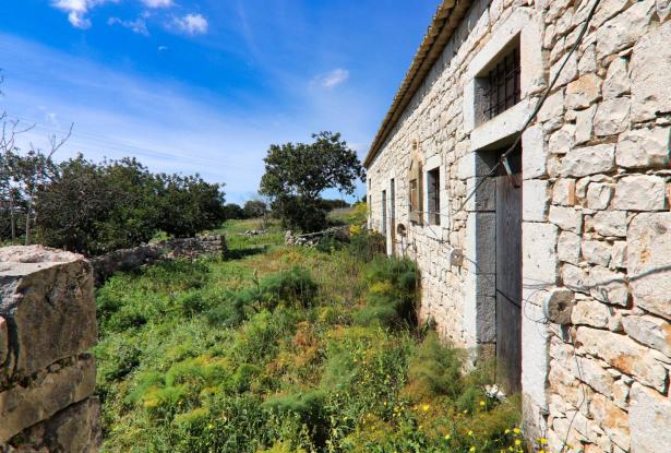 Scicli, stone farmhouse with land 3