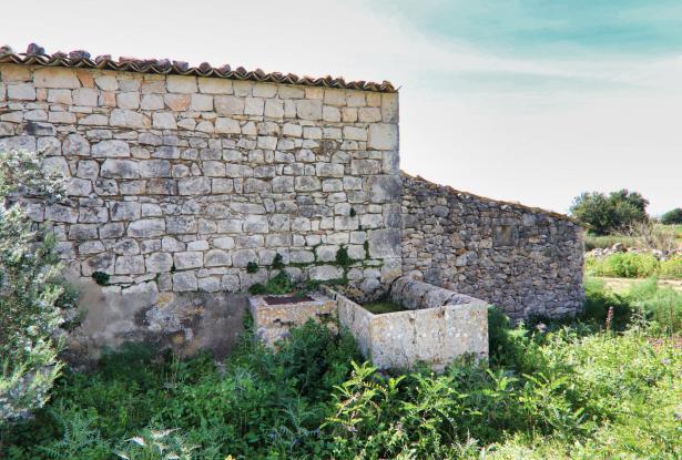 Scicli, stone farmhouse with land 12