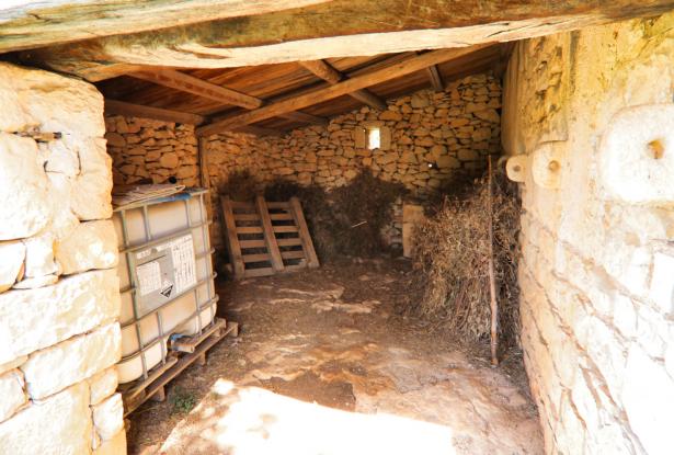 Scicli, stone farmhouse with land 21