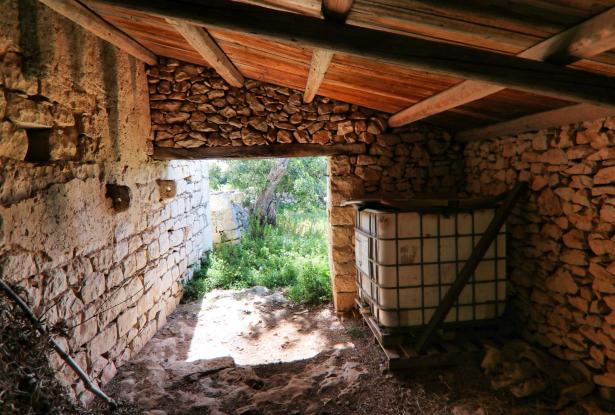 Scicli, stone farmhouse with land 22