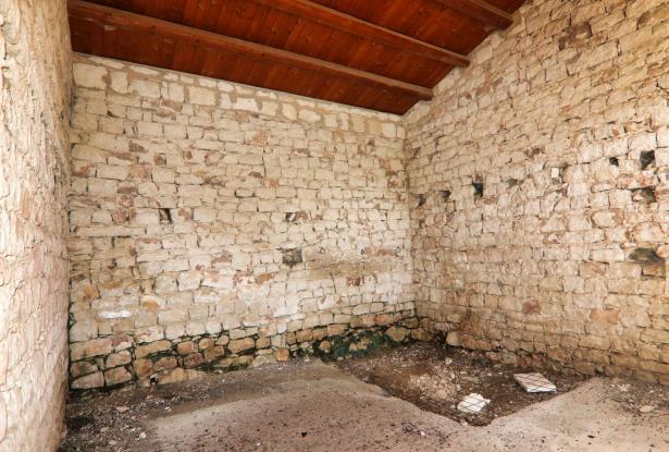 Scicli, stone farmhouse with land 36