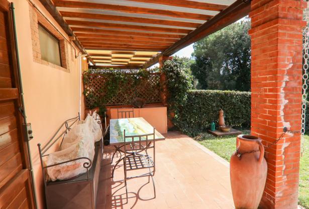Sassetta, two-room apartment with garden 44