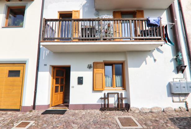 Bedollo, two-room duplex with mountain views 0
