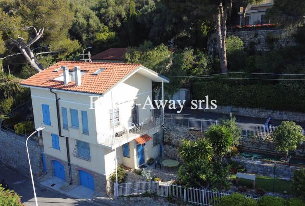L873 For sale in Ospedaletti sea view villa 1