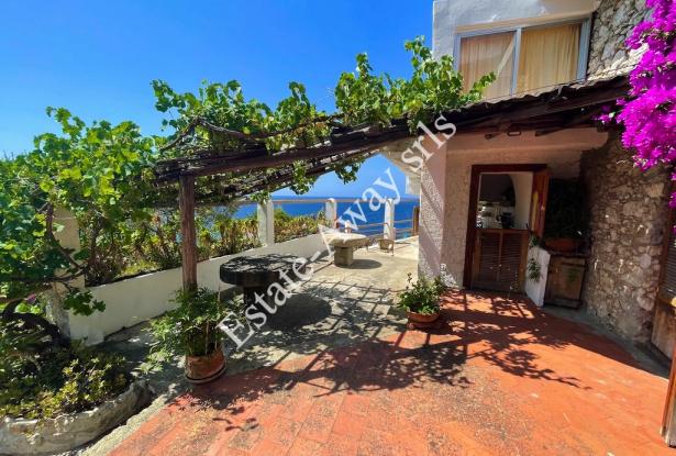 L1191 Villa with sea view for sale in Grimaldi-Ventimiglia. 1