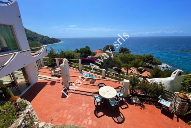 L1191 Villa with sea view for sale in Grimaldi-Ventimiglia. 3