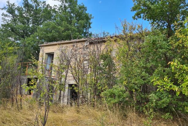 Stone, detached cottage of 150sqm to restructure in a peaceful mountain retreat with 200sqm of garden 0