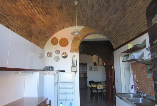 1800s brick town house, fully renovated, vaulted ceilings, 2 bedrooms, studio flat, 7km to the beach and beautiful views  1