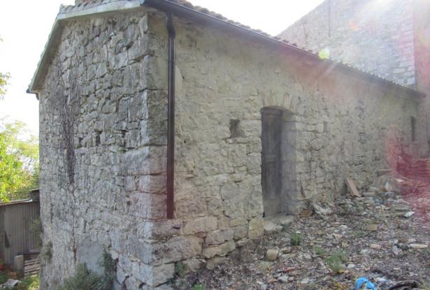 Stone farmhouse, 2 bedrooms, with barn and 1000sqm of garden 1.5km to town with beautiful views 5
