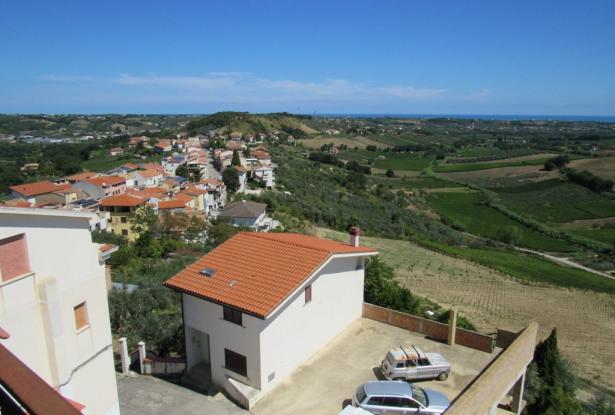 Sea view, finished, town house with terrace 5 bedrooms, garage, 7km to the beach 10