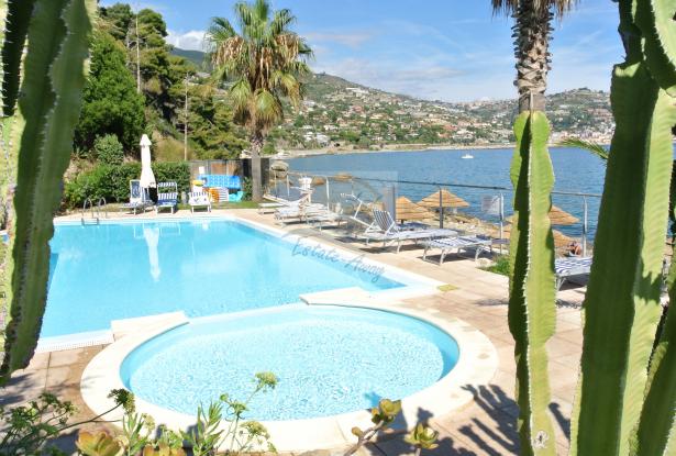 L1003 For sale in Bordighera, beachfront, detached house  3