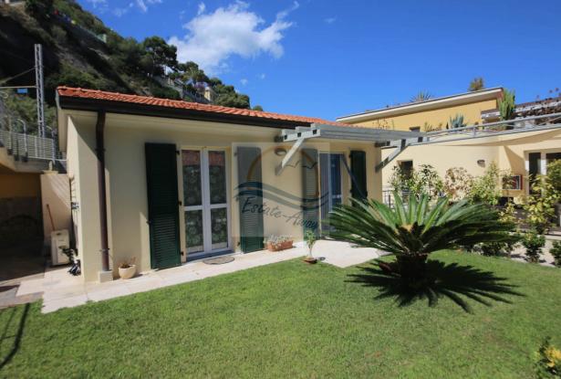 L1003 For sale in Bordighera, beachfront, detached house  6
