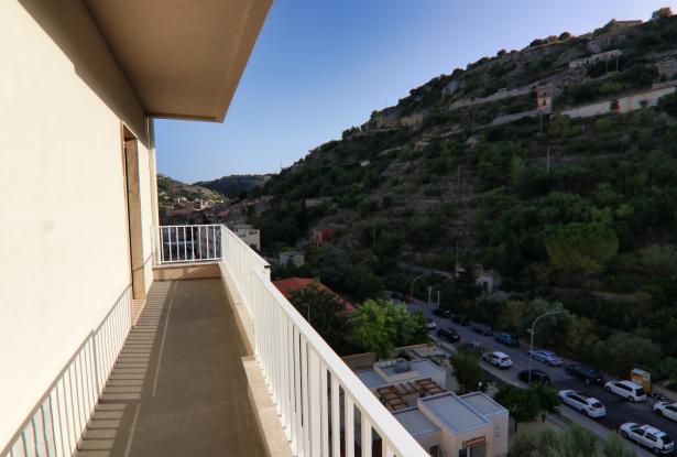 Modica,three-room apartment a stone's throw from San Giorgio 36