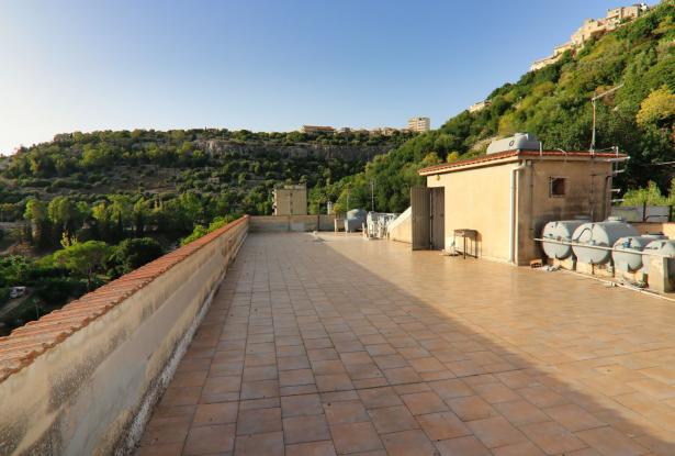 Modica,three-room apartment a stone's throw from San Giorgio 47