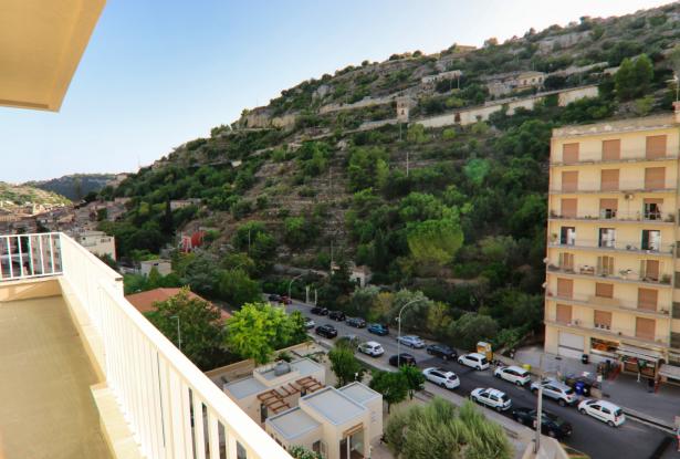 Modica,three-room apartment a stone's throw from San Giorgio 37