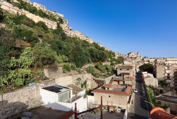 Modica,three-room apartment a stone's throw from San Giorgio 48