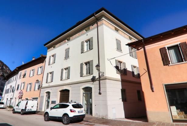Mezzolombardo, a terrace to live and love 0