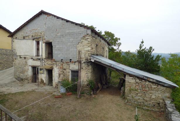 Stone Farm Houses for sale in langhe area Stone Farm Houses for sale in langhe area