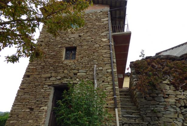 Stone Farm Houses for sale in langhe area Stone Farm Houses for sale in langhe area