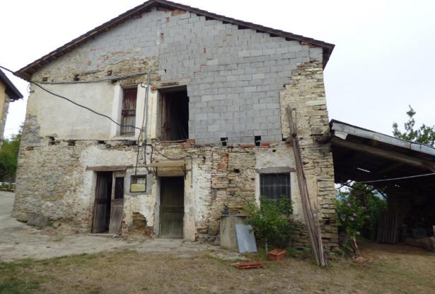Stone Farm Houses for sale in langhe area Stone Farm Houses for sale in langhe area