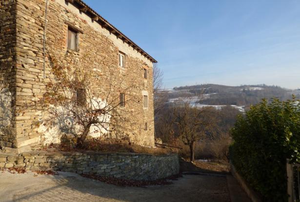 Stone Farm Houses for sale in langhe area Stone Farm Houses for sale in langhe area