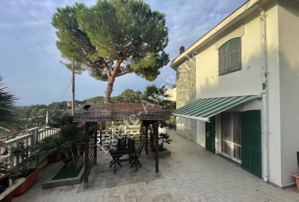 L1203 Villa with garden and sea view for sale in Bordighera 3