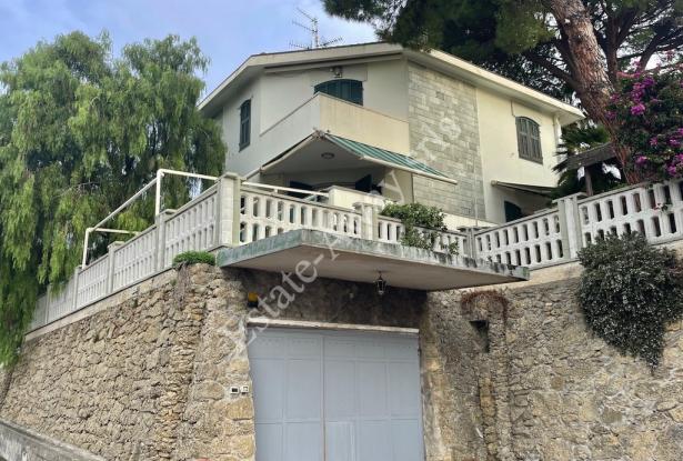 L1203 Villa with garden and sea view for sale in Bordighera 5