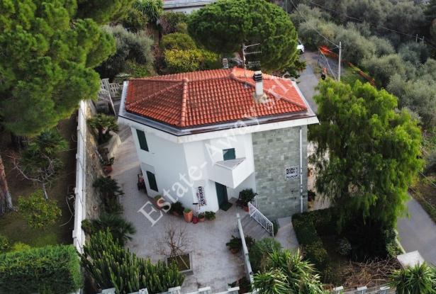 L1203 Villa with garden and sea view for sale in Bordighera 2