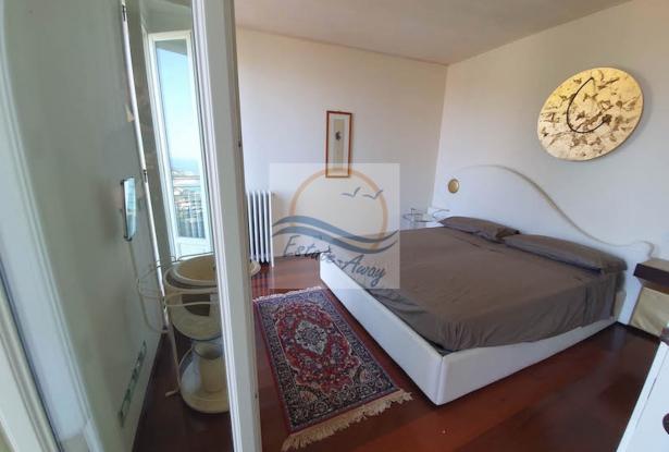 L1117 Ligurian style villa with swimming pool and sea view for sale in Bordighera. 14