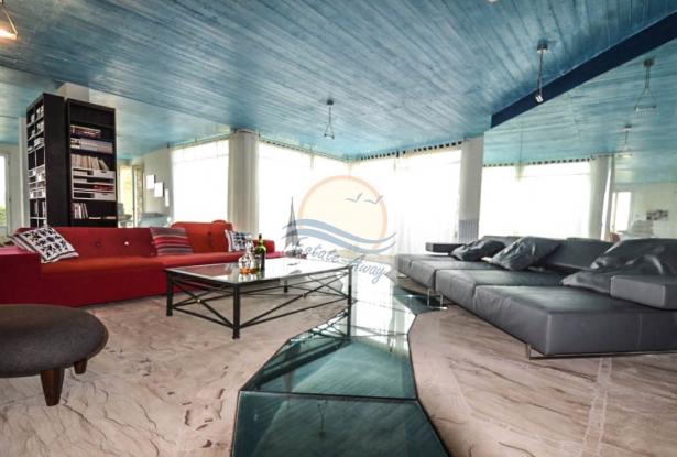 L1117 Ligurian style villa with swimming pool and sea view for sale in Bordighera. 6