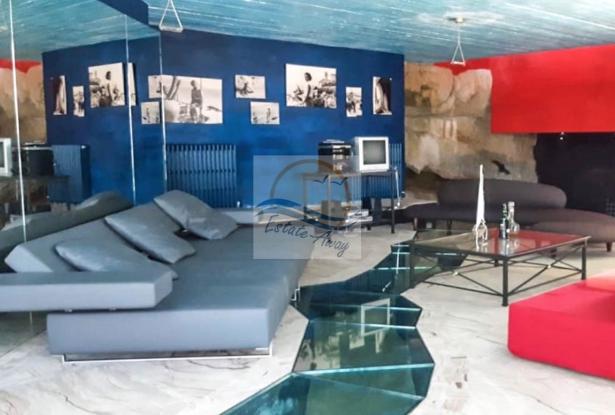 L1117 Ligurian style villa with swimming pool and sea view for sale in Bordighera. 7
