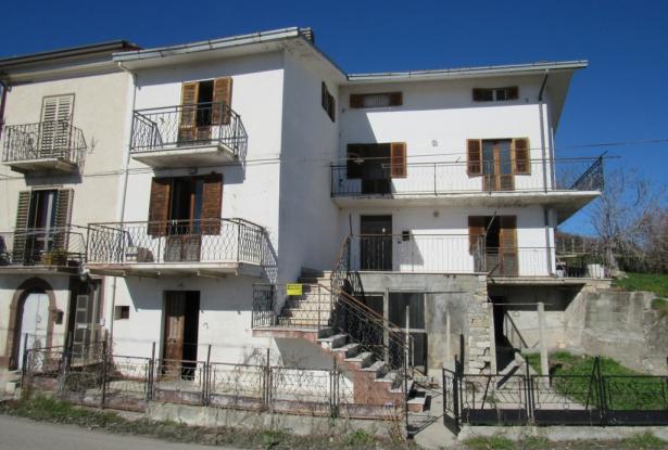 4 bedroom stone Country house with 2000sqm of olive grove, habitable walking distance to town. 0