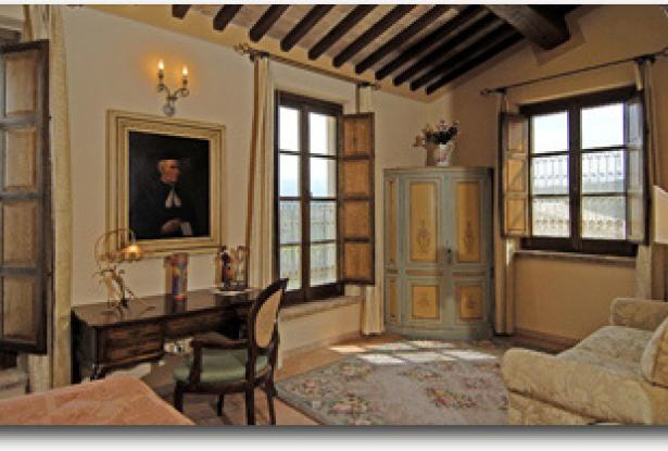 Beautiful guest rooms / bedrooms Multi-windowed, bright cheerful guest rooms / bedrooms