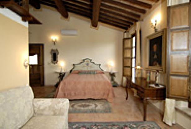 One of the 8 Guest rooms/Bedrooms Comfortable, spacious bedrooms