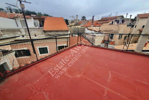 L1212 Apartment with terrace for sale in the historical centre of Bordighera. 1