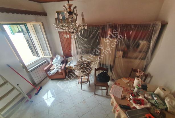 L1212 Apartment with terrace for sale in the historical centre of Bordighera. 3