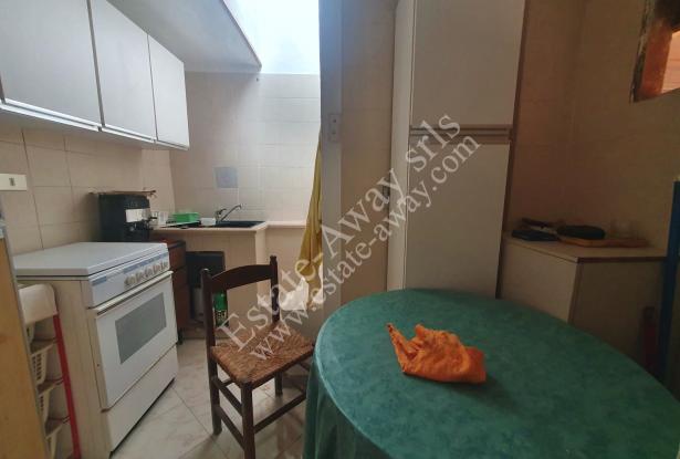 L1212 Apartment with terrace for sale in the historical centre of Bordighera. 5