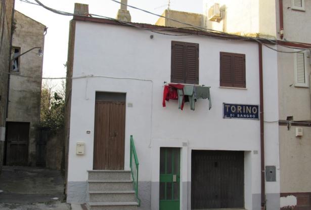10 minutes drive to the beach, habitable townhouse with separate cellar to convert in the main street of this active town. 0