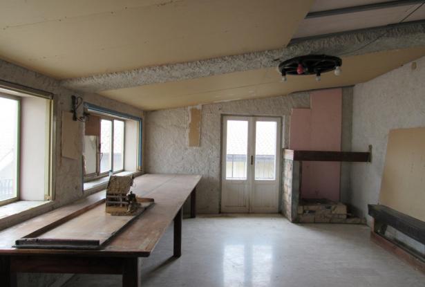 220sqm town house on 4 levels with garage, 2 balconies and habitable. 1