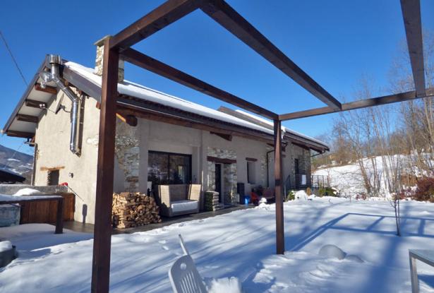 Villa with Garden and Stunning Landscape Views Villa with Garden and Stunning Landscape Views