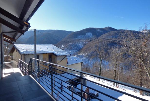 Villa with Garden and Stunning Landscape Views Villa with Garden and Stunning Landscape Views