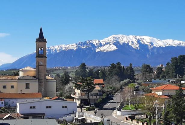 700sqm block of flats with 5 floors, sea and mountain views, 2000sqm of land in the center of town, one apartment finished, great B &amp; B potential.  0