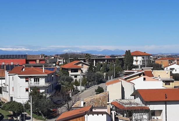 700sqm block of flats with 5 floors, sea and mountain views, 2000sqm of land in the center of town, one apartment finished, great B &amp; B potential.  1