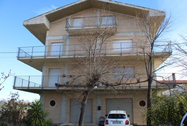 700sqm block of flats with 5 floors, sea and mountain views, 2000sqm of land in the center of town, one apartment finished, great B &amp; B potential.  2