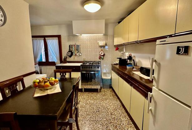 Venice- St. Mark’s district - Charming two bedroom apartment in historic building. Ref. 186c 11